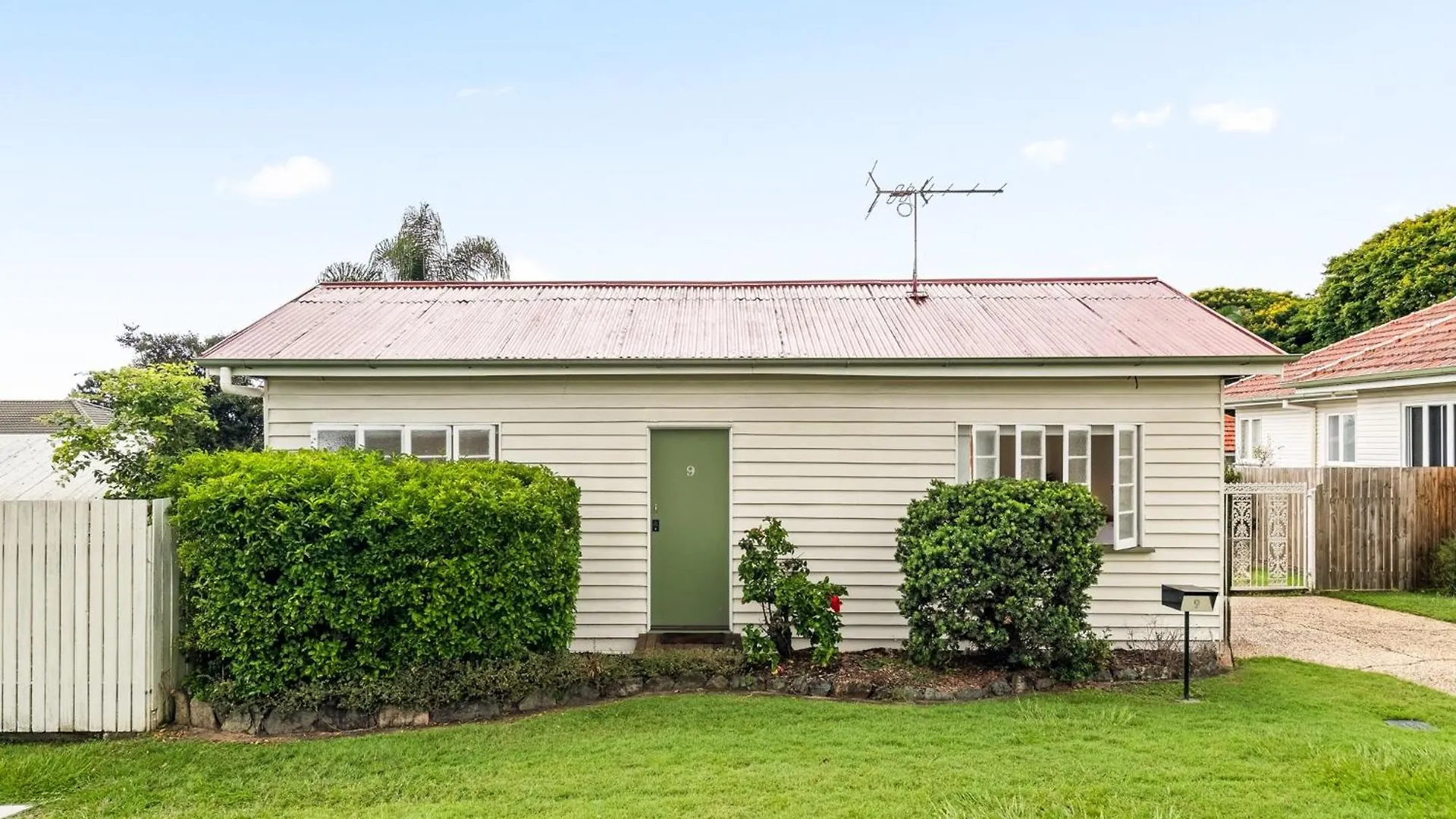 Charming 1-Bed Cottage With Garden Retreat Bald Hills 0*,